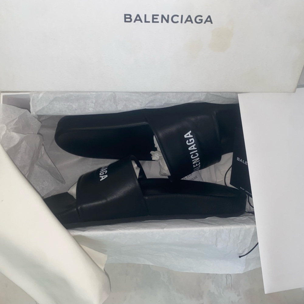 Balenciaga’s Classic Logo Leather Slides